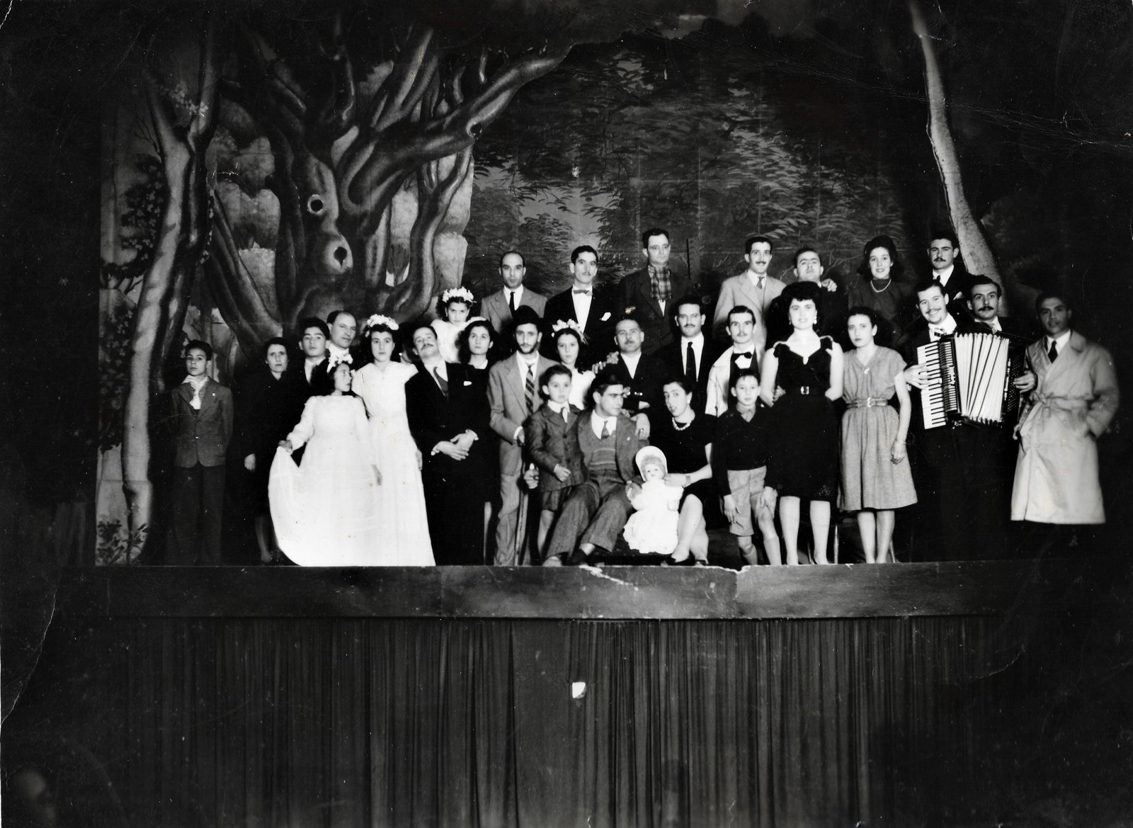 Elenco de una obra de teatro en el Cine Italo Argentino